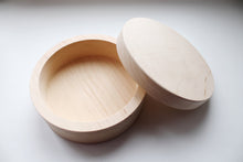 Load image into Gallery viewer, 130 mm - Round unfinished wooden box - with cover - natural, eco friendly - 130 mm diameter
