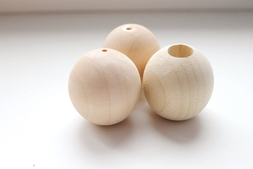 40 mm Wooden round beads 10 pcs - natural eco friendly - beech wood - different hole size