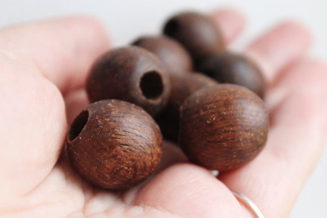 20 mm Wooden textured beads 25 pcs with big hole - 7 mm - natural, ECO-FRIENDLY beads - boiled in olive oil