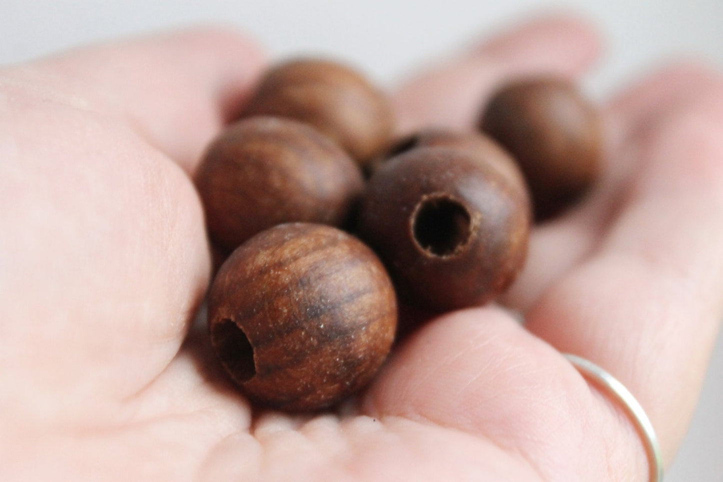 18 mm Wooden textured beads 25 pcs with big hole - 6 mm - natural, ECO-FRIENDLY beads - boiled in olive oil