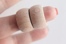 Load image into Gallery viewer, Set of 2 Unfinished Wooden finger rings - 21 mm (0.82&quot;)  - wooden connector - natural eco friendly - 2 pcs - made of beech wood
