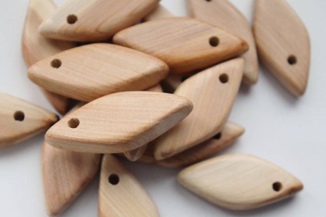Set of 5 juniper wooden rhombs with hole - natural eco friendly - kids necklace