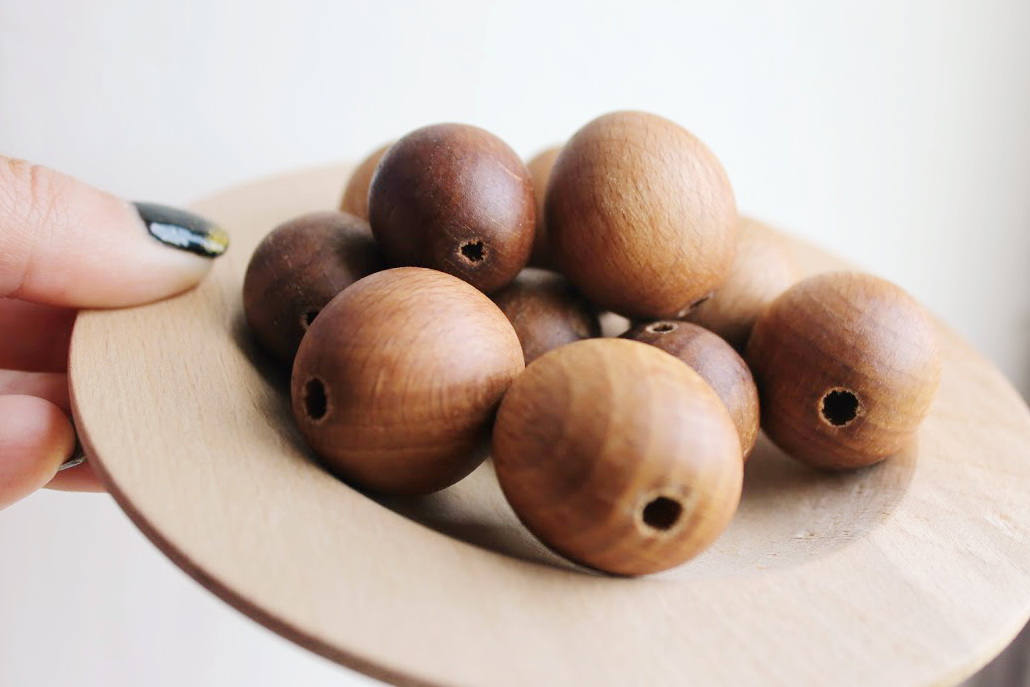 15 mm Wooden textured beads 10 pcs - natural, ECO-FRIENDLY beads - boiled in olive oil - beech wood