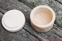 Load image into Gallery viewer, 70 mm Round unfinished wooden box - with cover - natural, eco friendly - 70 mm diameter
