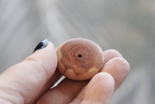 Load image into Gallery viewer, Set of 4 juniper round disk-pendant with a hole in the middle - Natural polished - eco friendly 27-30 mm diameter
