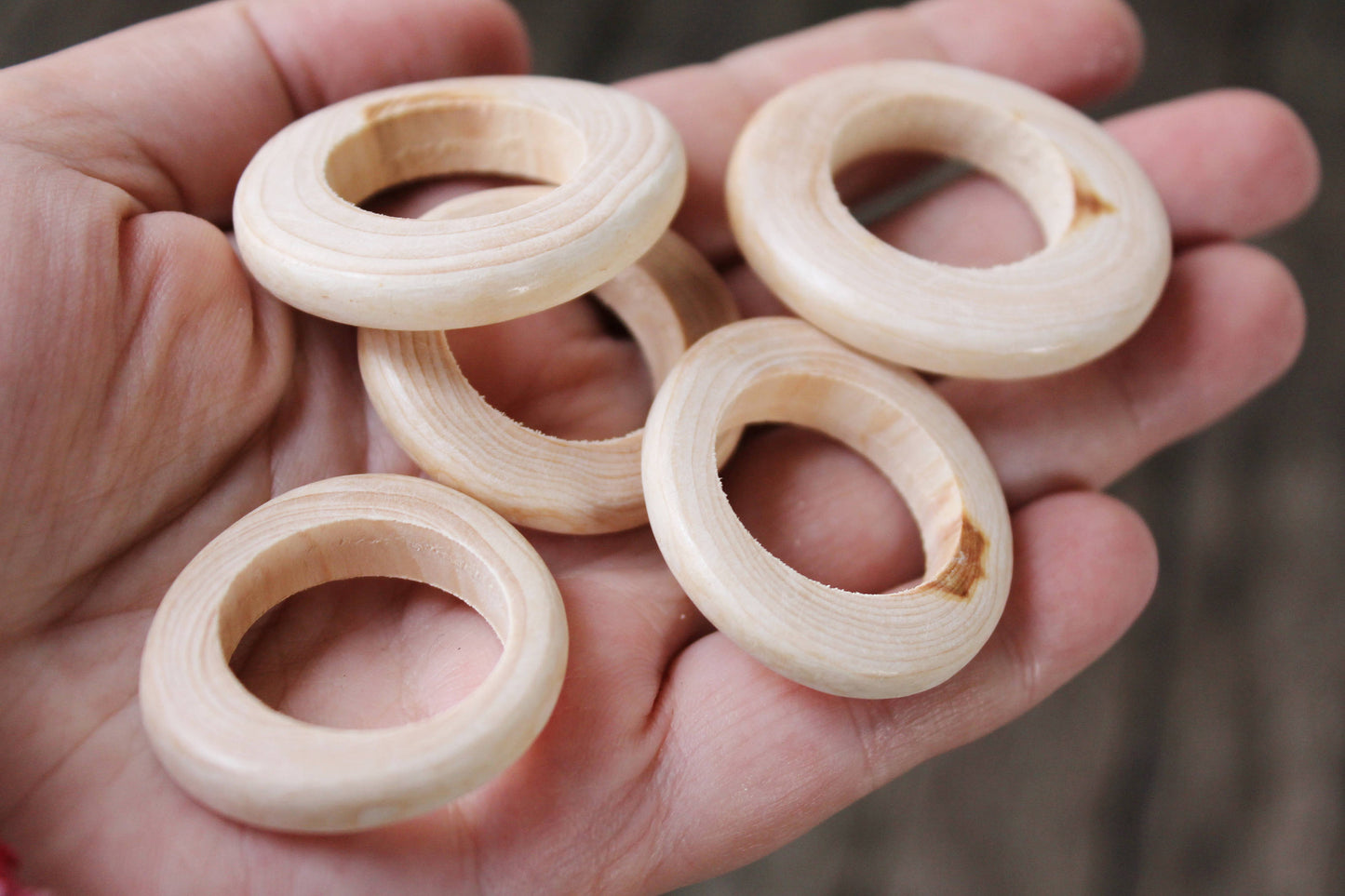 Set of 5 juniper wooden rings (big) arbitrary shape - natural eco friendly