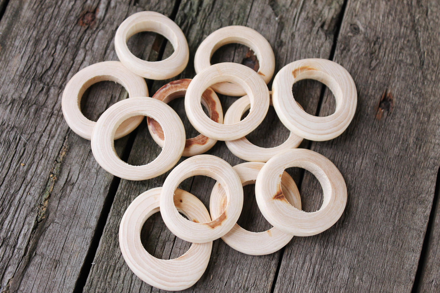 Set of 5 juniper wooden rings (big) arbitrary shape - natural eco friendly