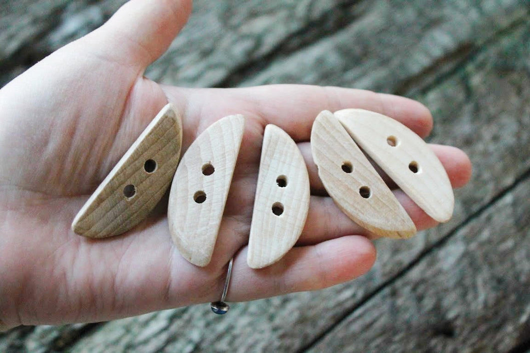 Set of 5 wooden buttons - eco friendly buttons - made of beech wood