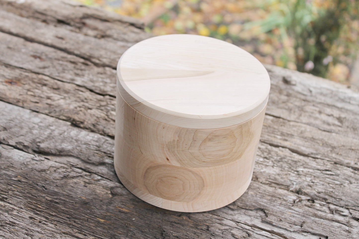 160 mm x 125 mm - Round unfinished wooden box - with cover - natural, eco friendly - 160 mm diameter - 125 mm height