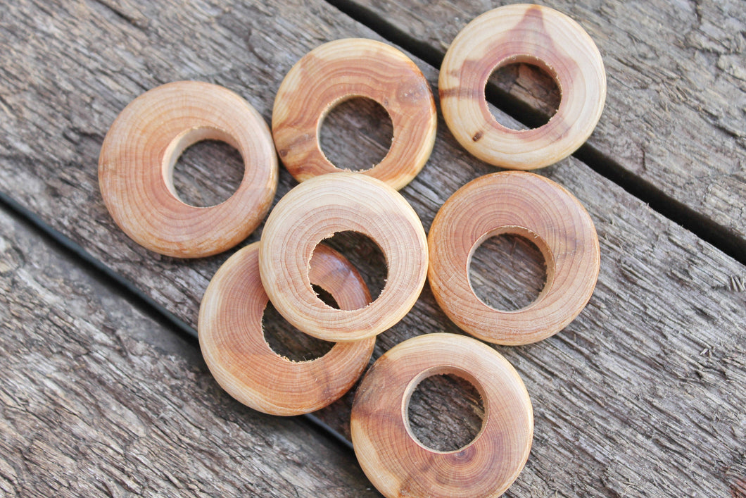 Set of 5 juniper wooden rings with displaced hole - natural eco friendly