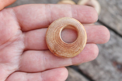 Set of 5 juniper wooden rings with displaced hole - natural eco friendly