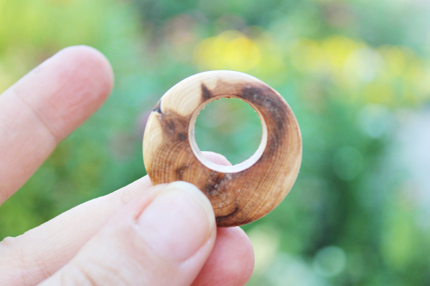 Set of 5 juniper wooden rings with displaced hole - natural eco friendly