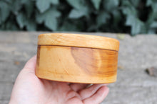 Load image into Gallery viewer, 110 mm - Round unfinished wooden box - with cover - boiled in olive oil - natural, eco friendly - 110 mm diameter
