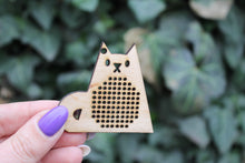 Load image into Gallery viewer, SET OF 5 - Cross stitch pendant blank Cat with tail - 2.3&quot;x2.1&quot; - cat blanks Wood Needlecraft Pendant, Necklace or Earrings - K1

