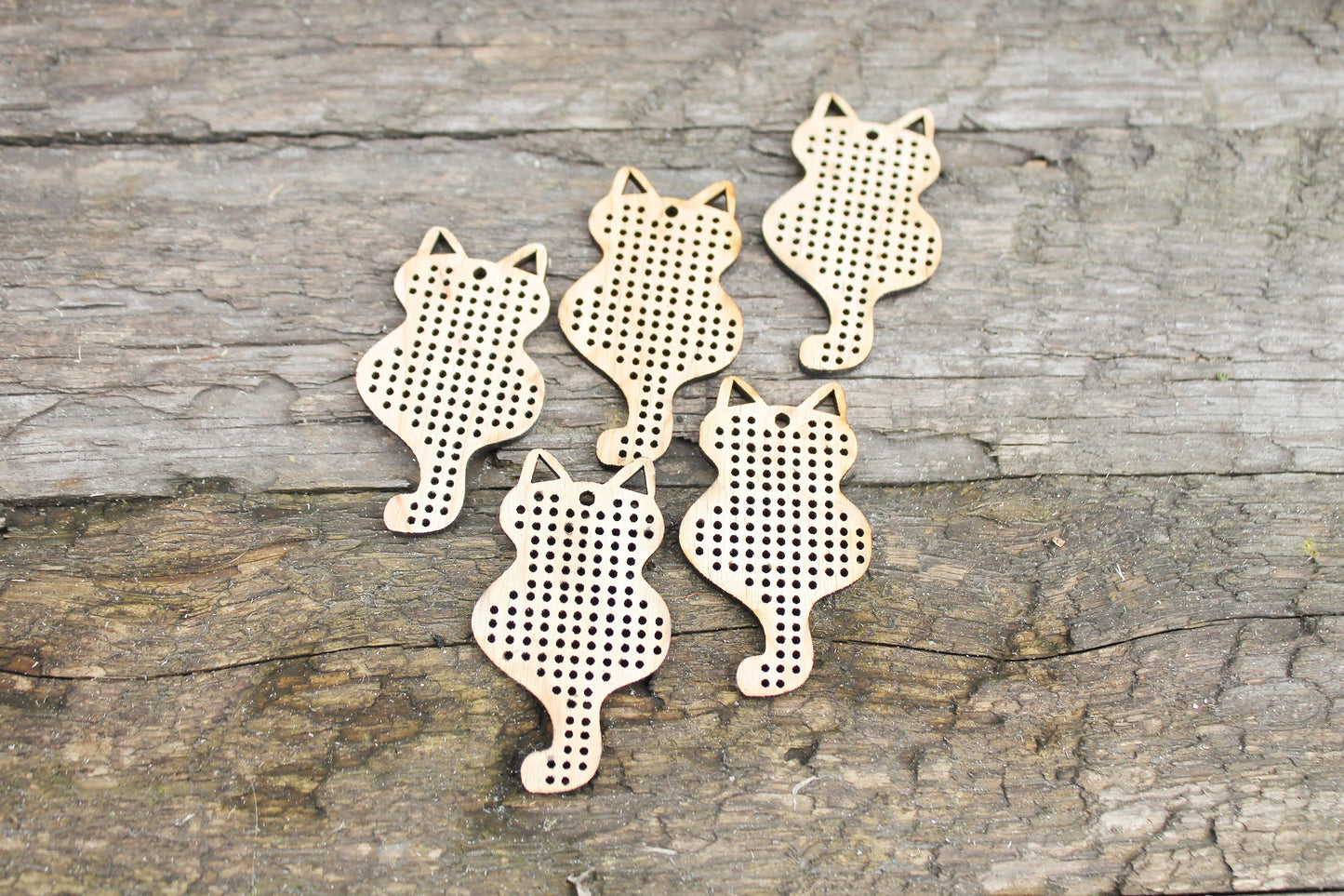 SET OF 5 - Cross stitch pendant blank Cat with tail - 2.4 inches - cat blanks Wood Needlecraft Pendant, Necklace or Earrings - K2