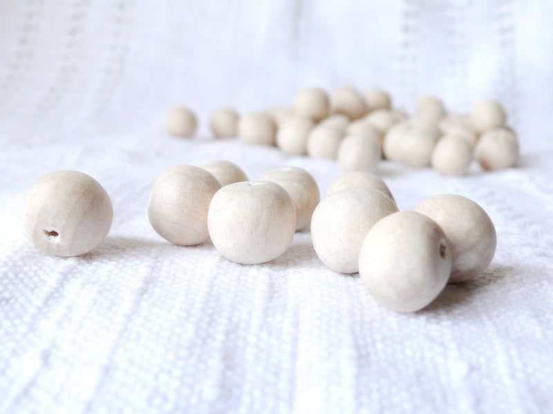 15 mm Natural wooden beads 25 pcs - eco friendly - beech wood