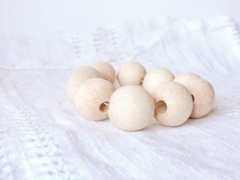 30 mm Wooden beads 10 pcs - big hole 10 mm - natural eco friendly r30mmbh