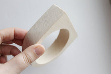 Load image into Gallery viewer, 25 mm Wooden bangle unfinished round with two corners - natural eco friendly
