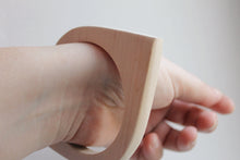 Load image into Gallery viewer, 10 mm Wooden bracelet unfinished eye shape - natural eco friendly
