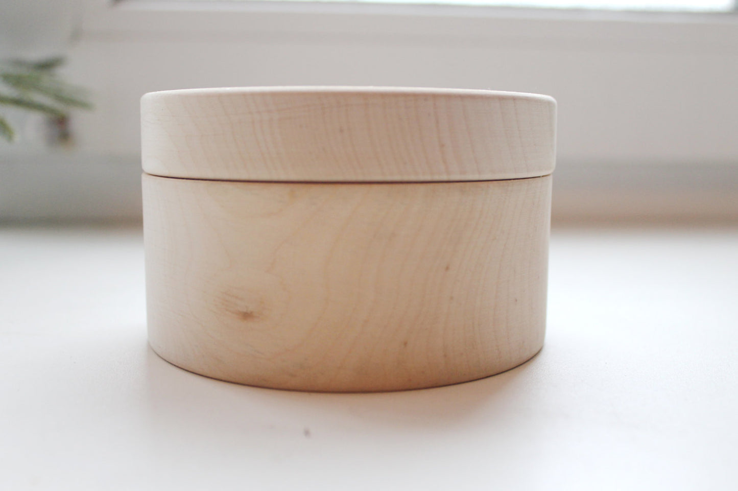 Round unfinished wooden box - with cover - natural, eco friendly - 100 mm diameter - made of alder wood