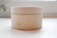 Load image into Gallery viewer, Round unfinished wooden box - with cover - natural, eco friendly - 100 mm diameter - made of alder wood
